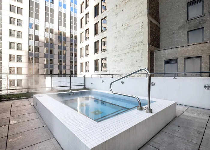 Blueground Loop Pool Nr River Chi-1076 Chicago